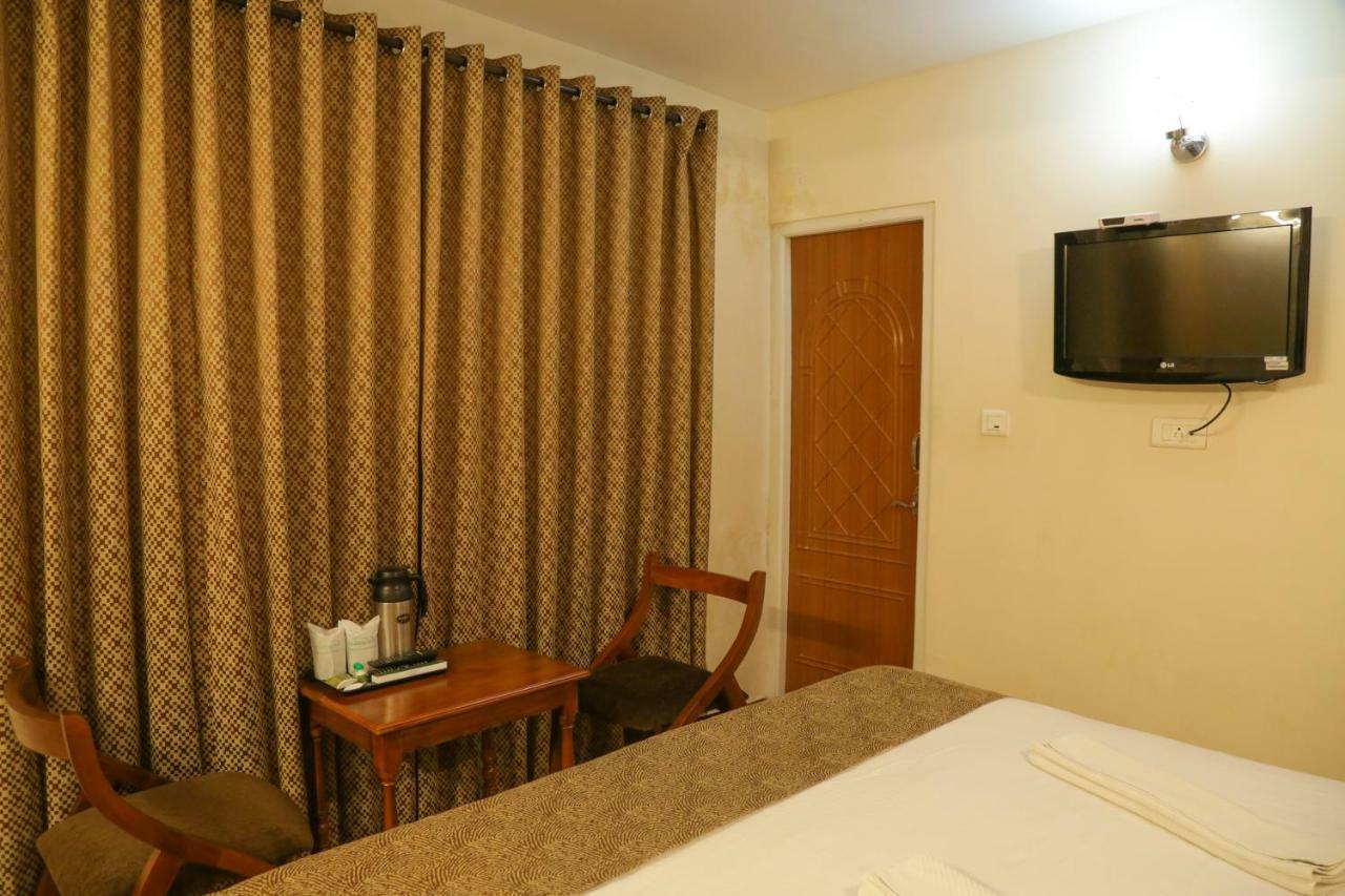 Готель Garden Manor Уті Екстер'єр фото