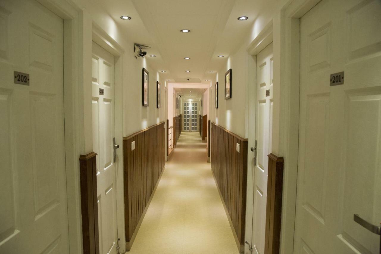 Готель Garden Manor Уті Екстер'єр фото