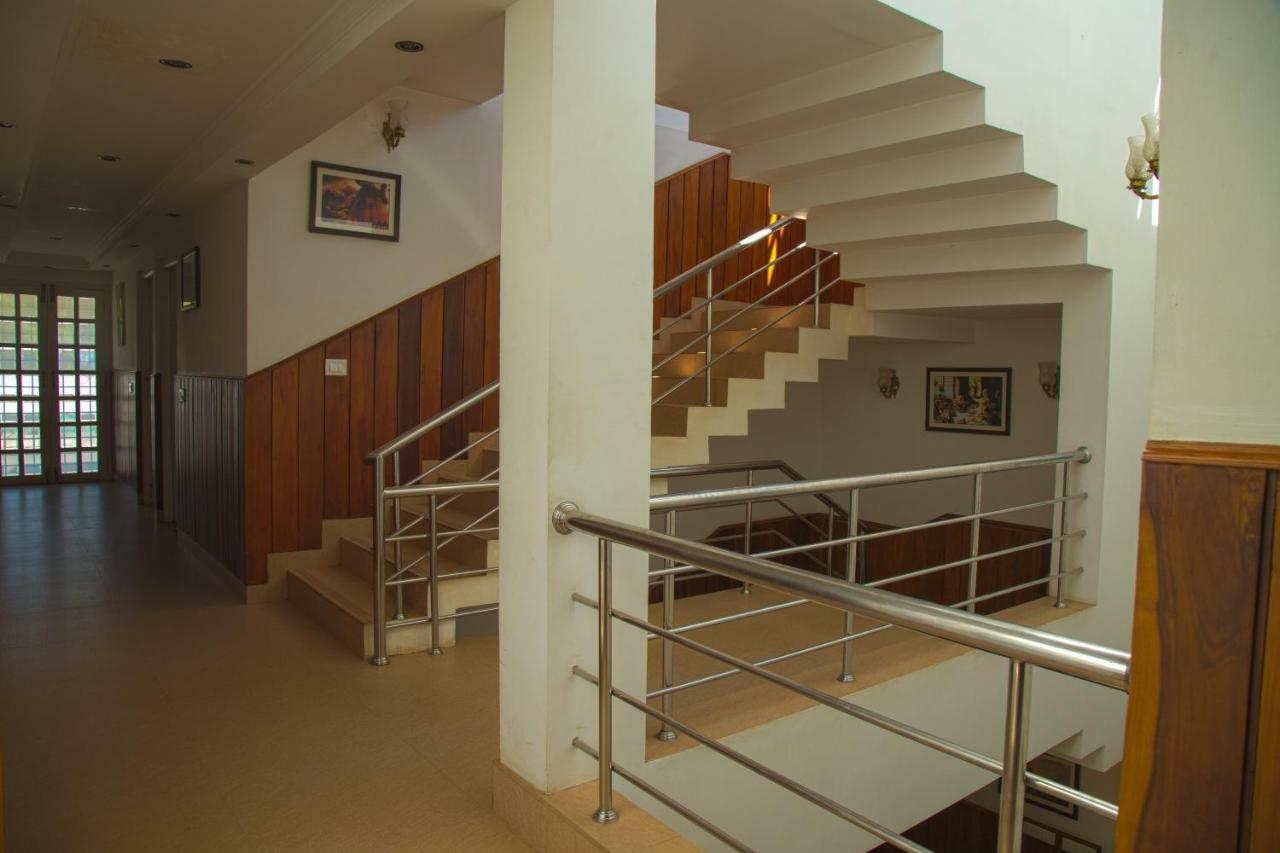 Готель Garden Manor Уті Екстер'єр фото