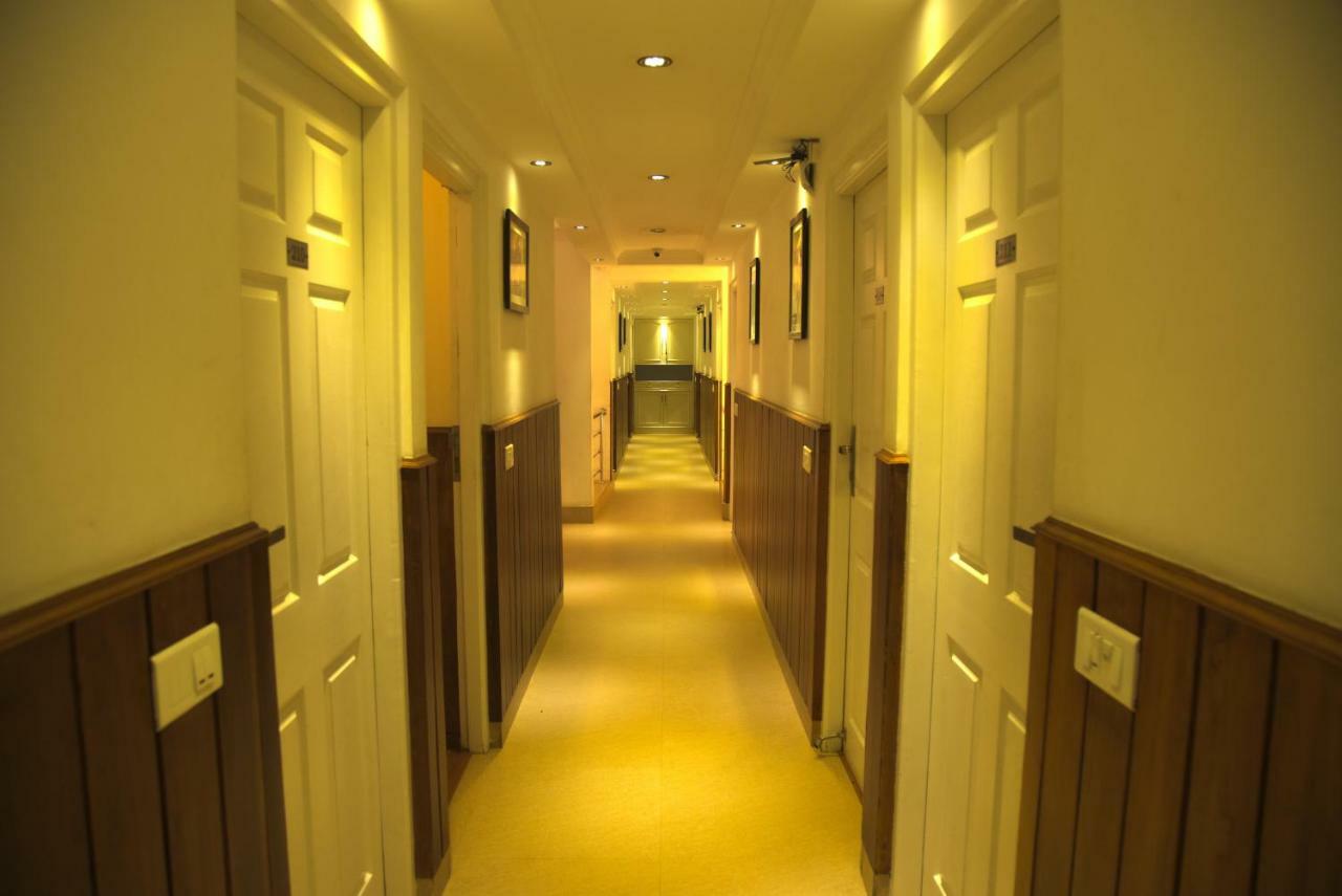 Готель Garden Manor Уті Екстер'єр фото